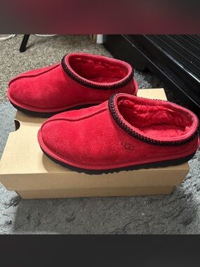 Red Ugg Tasman ll